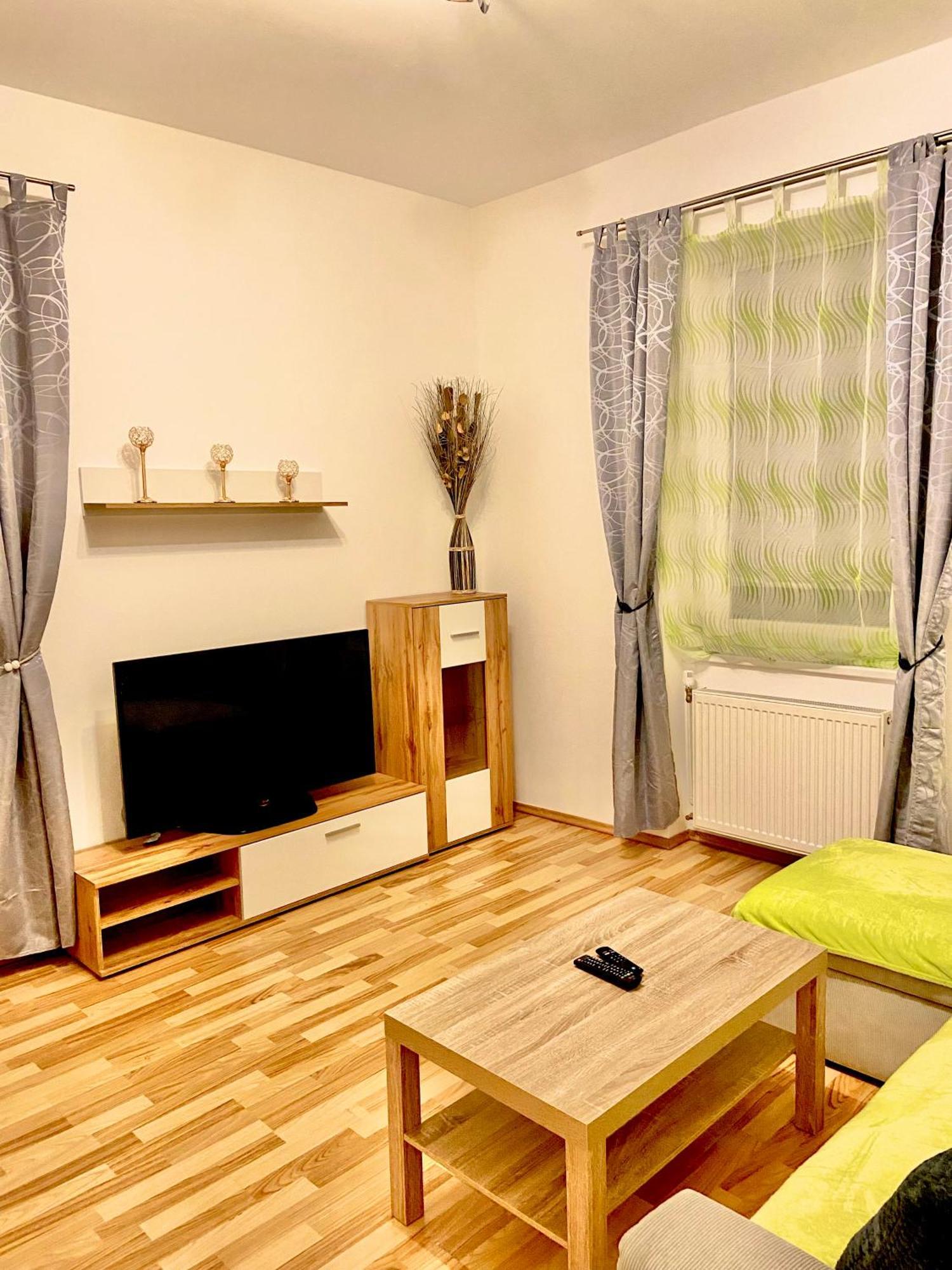 Burgblick Apartment- 60Qm, Kueche, Waschmaschine, Streamingdienste Seebenstein ภายนอก รูปภาพ